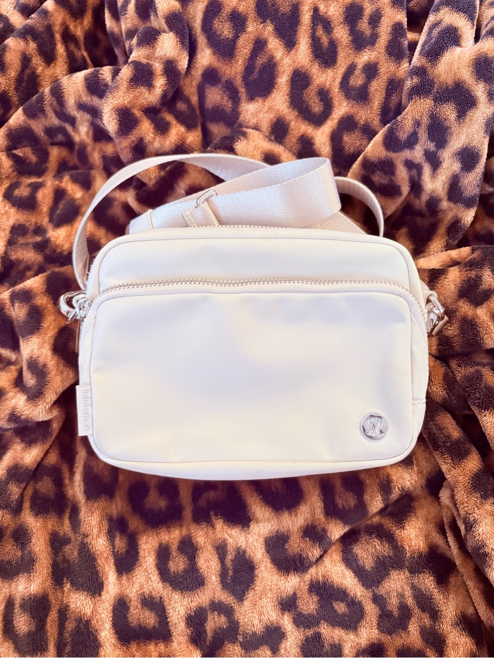 lululemon Everywhere Crossbody Bag 2L